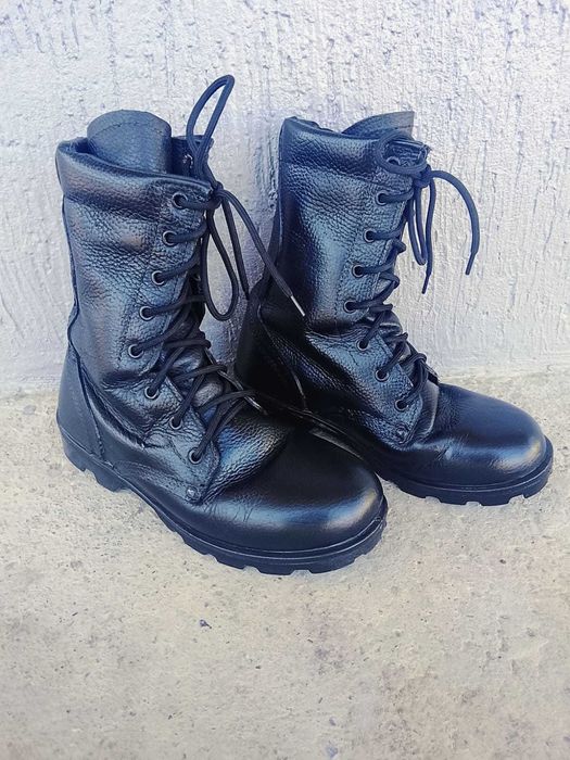 Продается берцы.