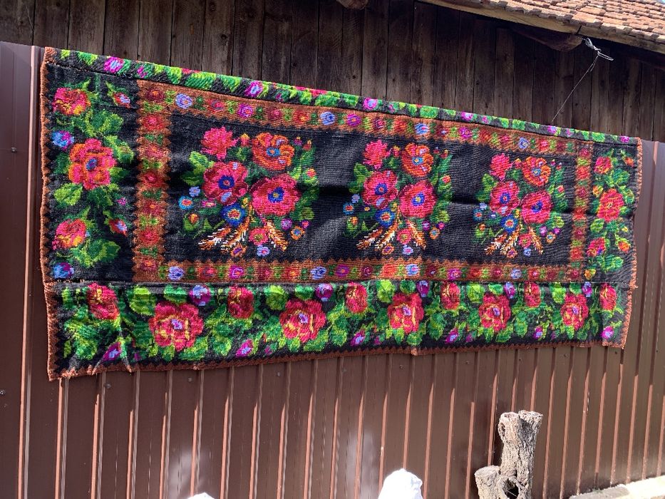 Vând cuverturi tesute