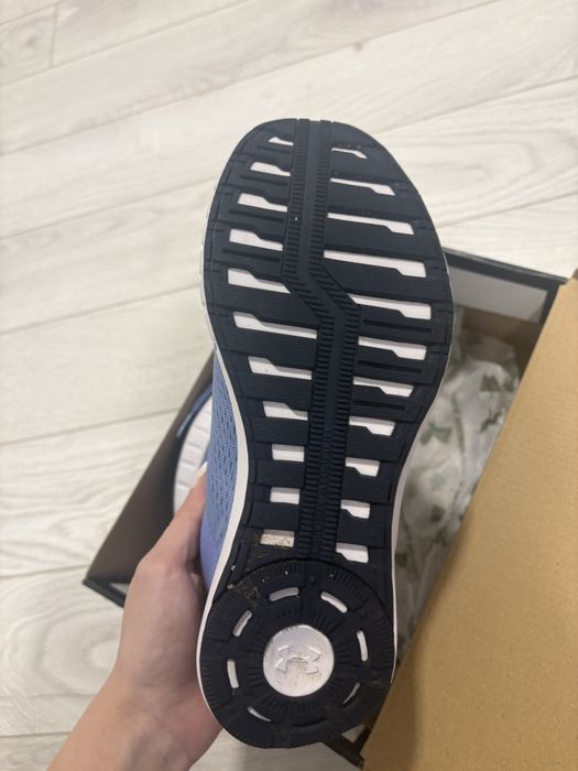 Чисто нови обувки Under Armour