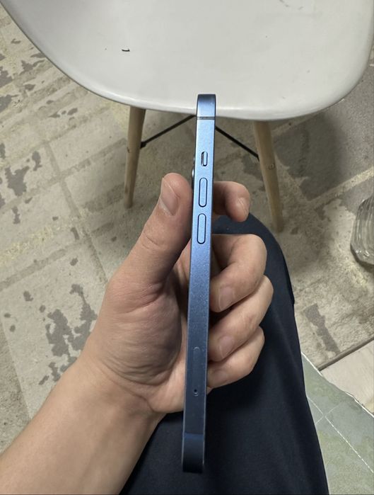 Продам iPhone 13