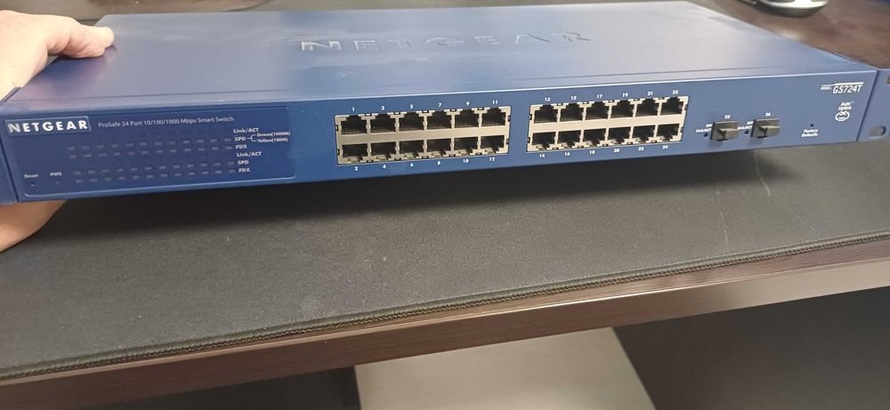 Netgear GS724T  24 Port Gigabit Ethernet Smart Switch