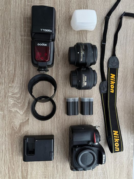 Nikon D7200, obiectiv 35 & 50 mm, bliț Godox si accesorii