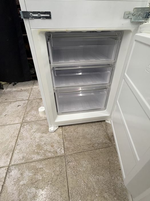 Хладилник с фризер за вграждане GORENJE