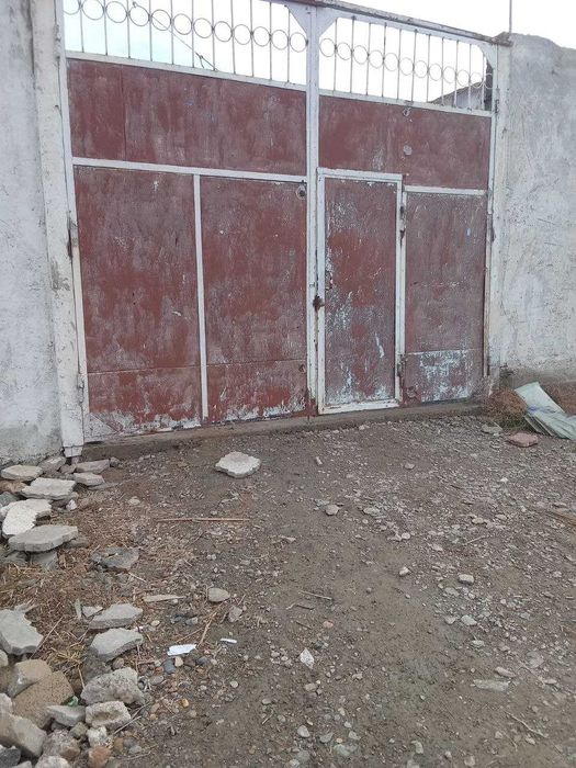 uy sotiladi hamma sharoit mavjud. pul zarurligiga uchun sotilopti