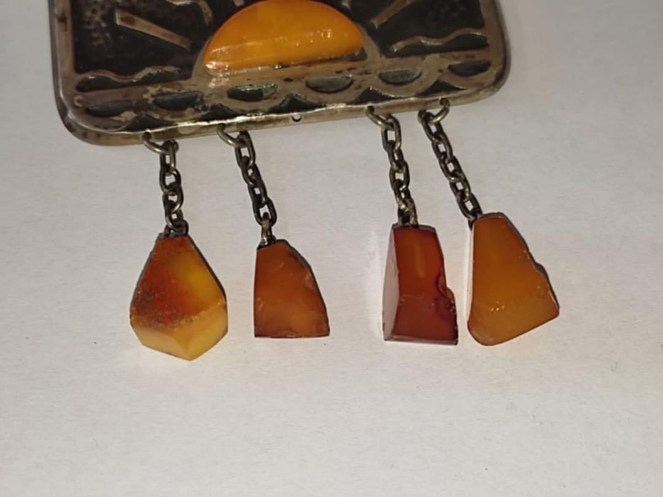 Стара руска Сребърна брошка с кехлибар