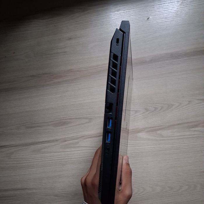 Acer Nitro 5 16/500