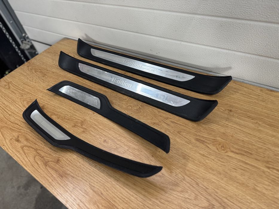 вътрешни прагове/лайсни “Individual” и  “///М” за бмв Е90/Е91