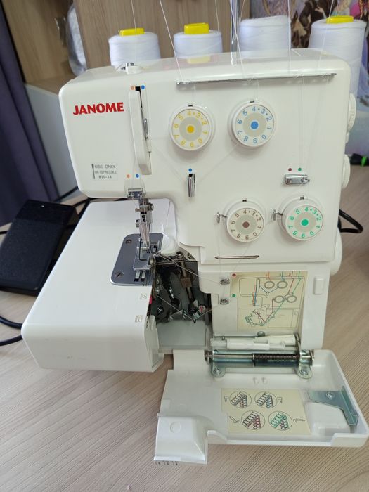 Продам оверлок janome