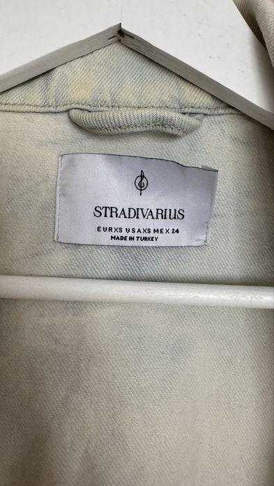 Ефектно дънково яке Stradivarius