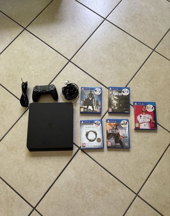 Playstation 4 ps4 de 500gb si 5 jocuri