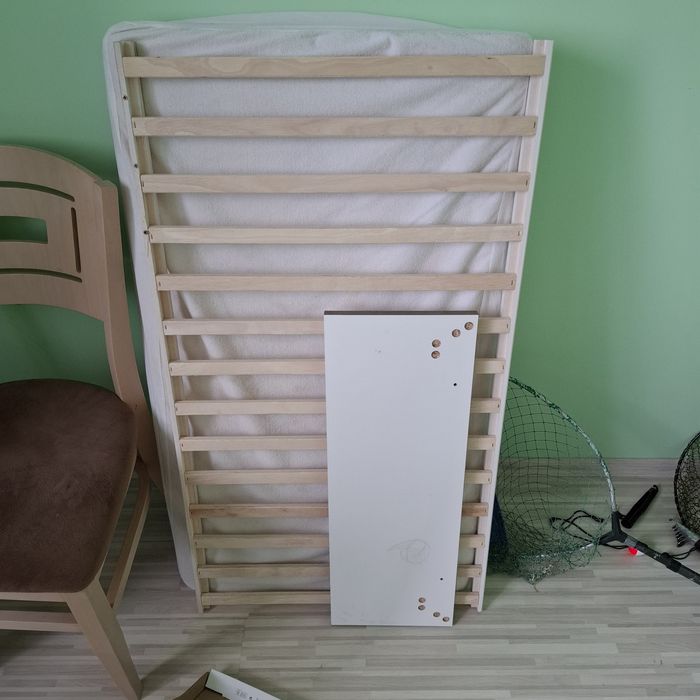 Кошара , бюро и легло. Комплект на Lorelli