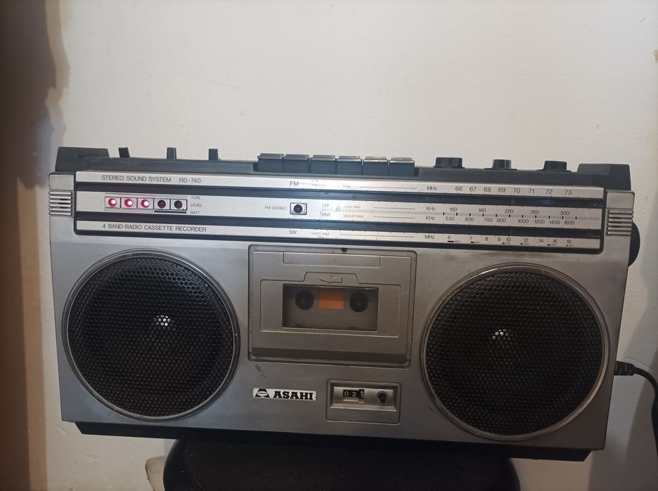 Vând radio casetofon ASAHI
