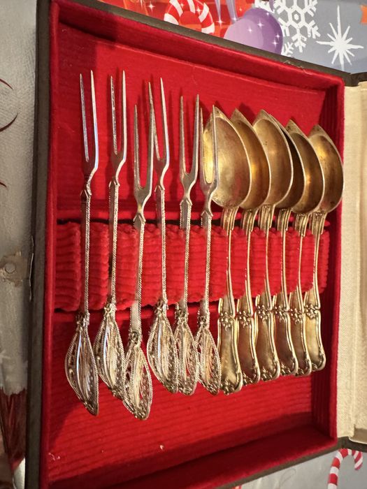 Sfesnice 2 bucati 800 lei si set linguri si cutite 1500  lei