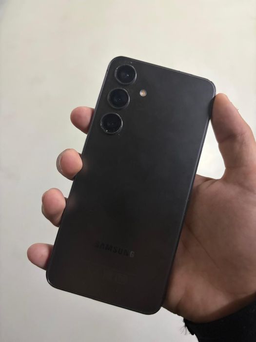 Продаю телефон S24