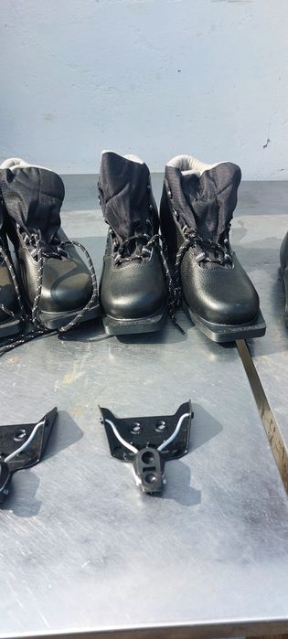 Продам лыжные ботинки новые