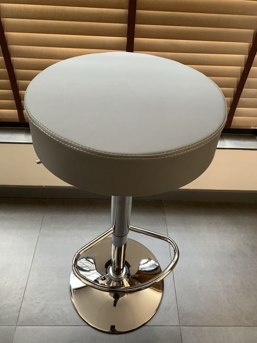 Бар Стол Киев  с 24м гаранция и безплатна доставка до офис