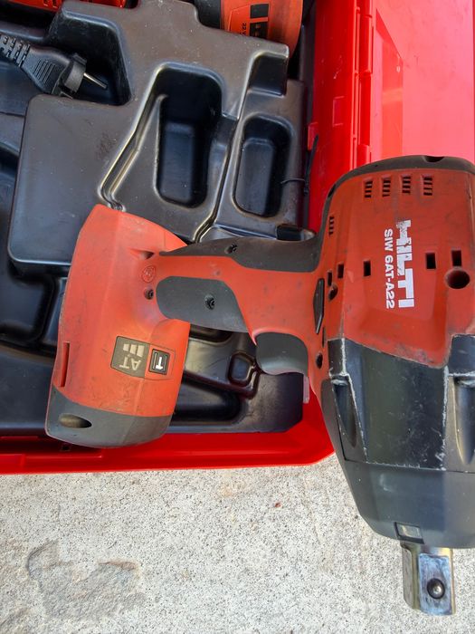 Hilti винтоверт SF 6-A22 + гайковерт SIW 6AT-A22 + 6 батерии и лампи