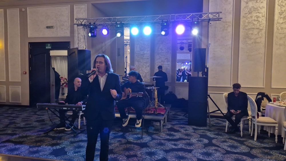 Sistem sonorizare formatii live schela de lumini de inchiriat