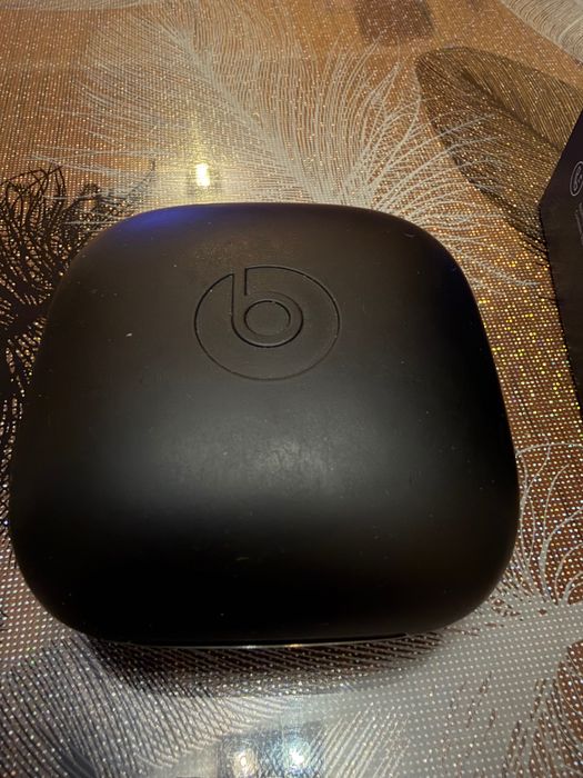 Продавам слушалки PowerBeats Pro
