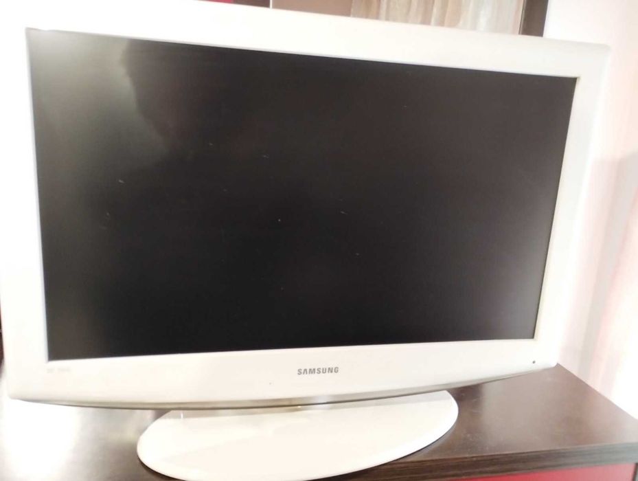 Телевизори Samsung 32 " и Samsung 40".