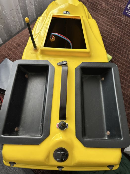 Vand (navomodel) de plantat cu 2 acumulatori si un incarcator