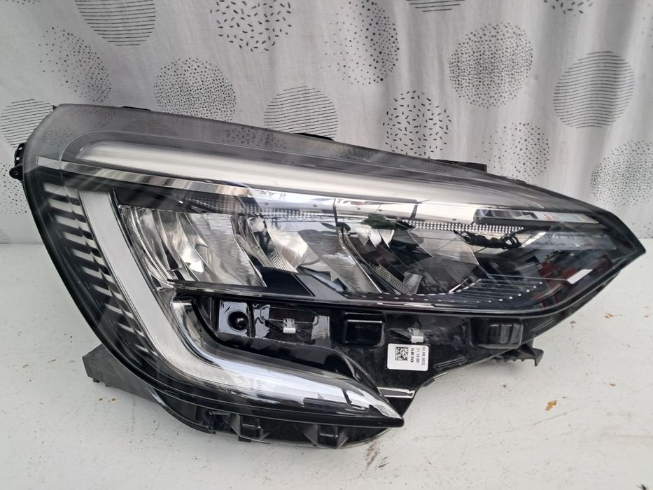 Фар десен Renault clio 5 2022г с ел модоли
