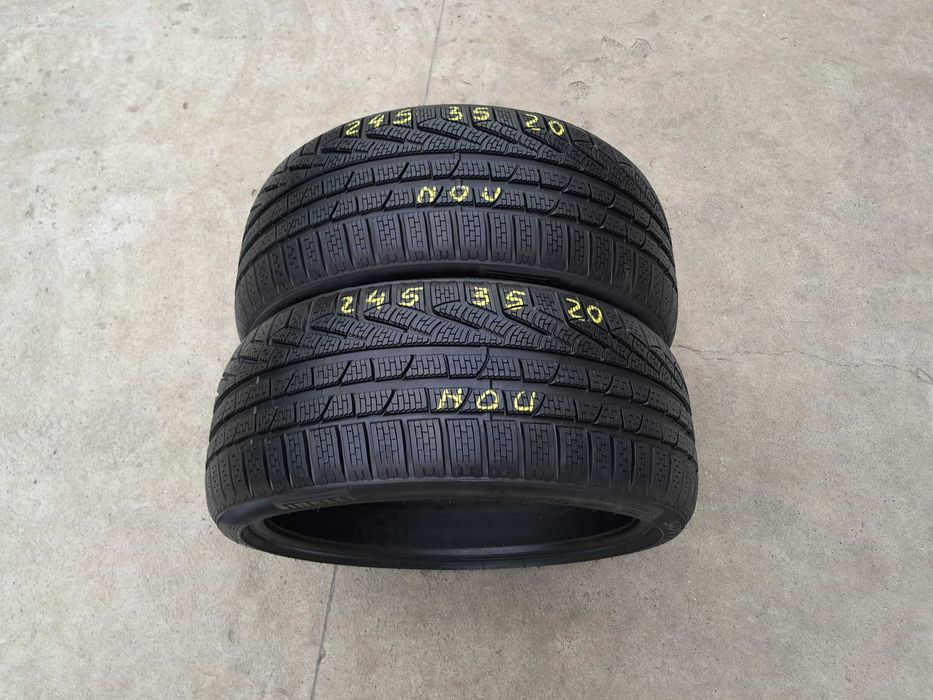 Doua anvelope noi de iarna 245 35 20 pirelli sottozero 2 N0
