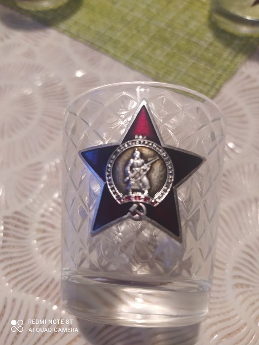 Продаю праздничный набор графин с рюмками