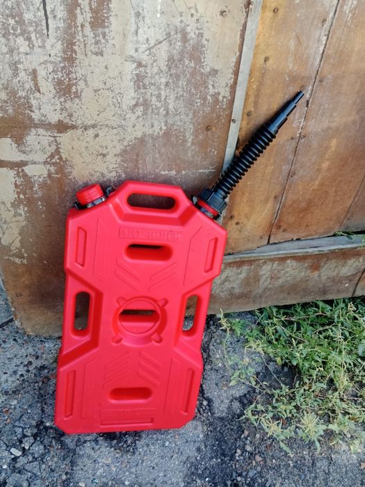 Канистра для бензина.