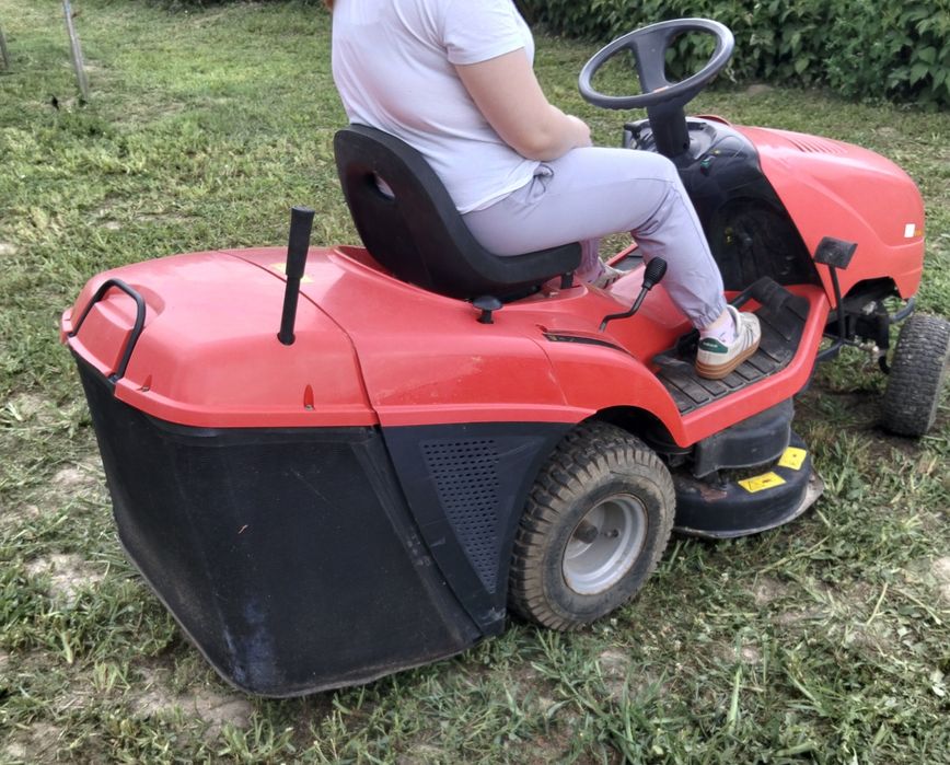 Tractor pentru tuns gazon