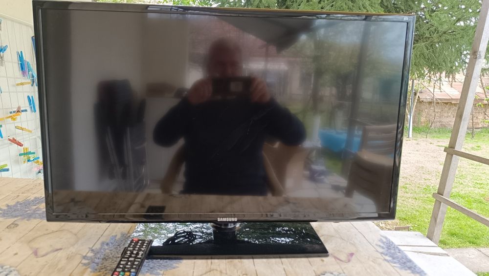 Телевизор samsung LCD 32 инча