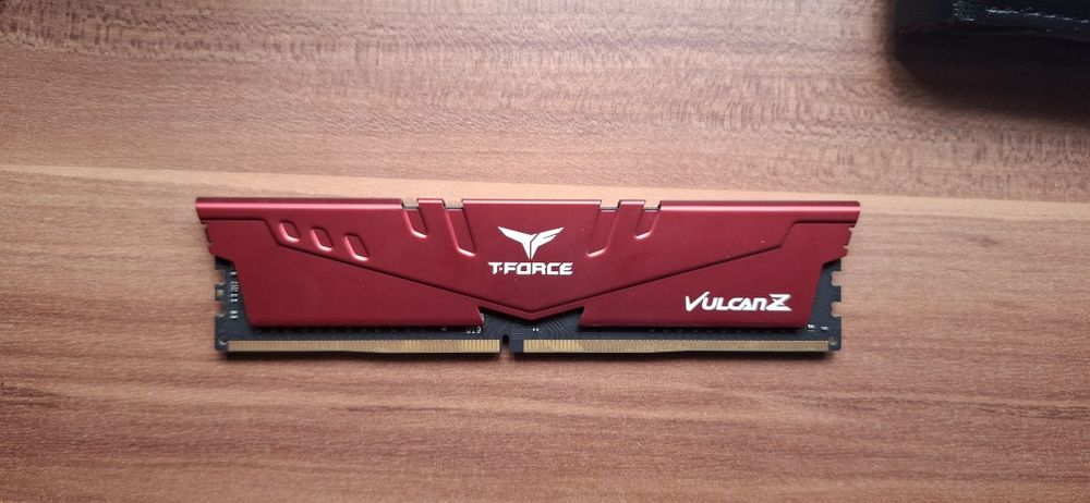 Memorie TeamGroup T-Force Vulcan Z Red 8GB DDR4 3200MHz CL16