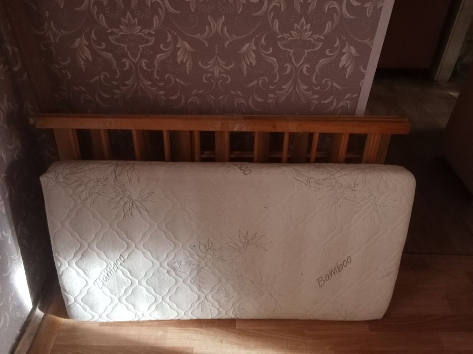 Отдам детскую кроватку, с матрасом.