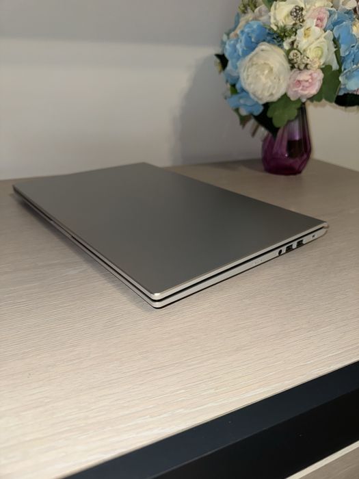 Laptop asus vivobook slim i3 1005G1