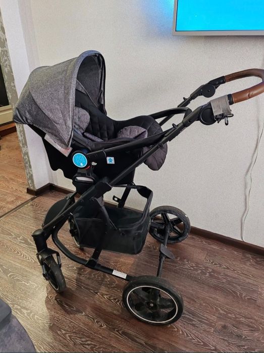 Продаётся коляска 3 в 1