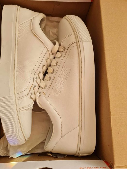 Продавам мъжки обувки Guess 41