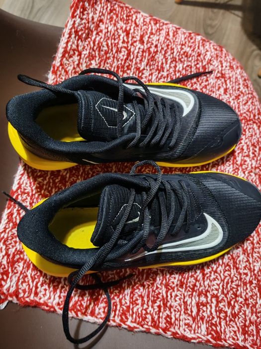 adidași de baschet nike