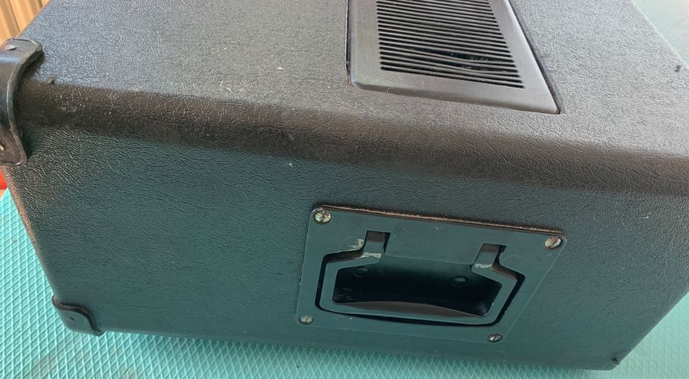 Качествен! Мощен! Завладяващ! Усилвател за бас / китара Tesla 240 вата