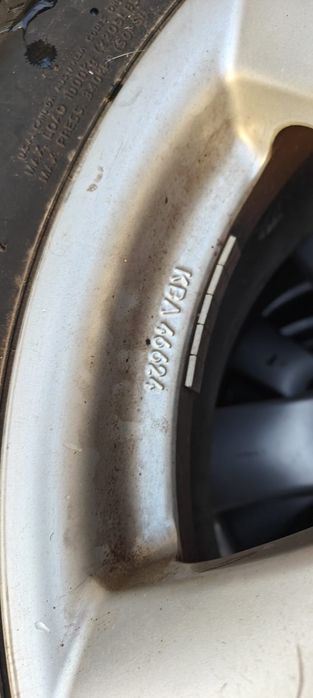 Roți iarnă complet VW Touareg 235/65/17 st. f. bună DOT 2422 Hankook