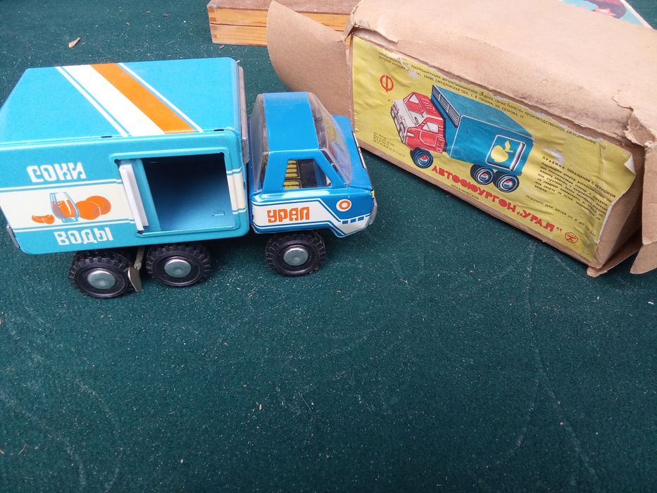 Автофургон Урал масштаб 1:43