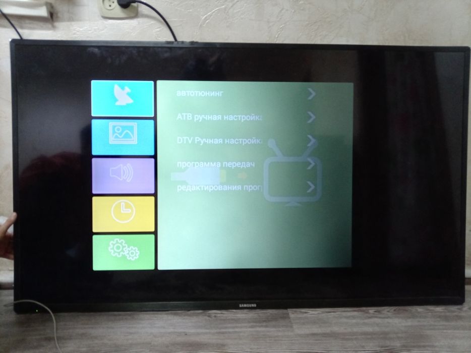 Продам телевизор Samsung HDTV срочно