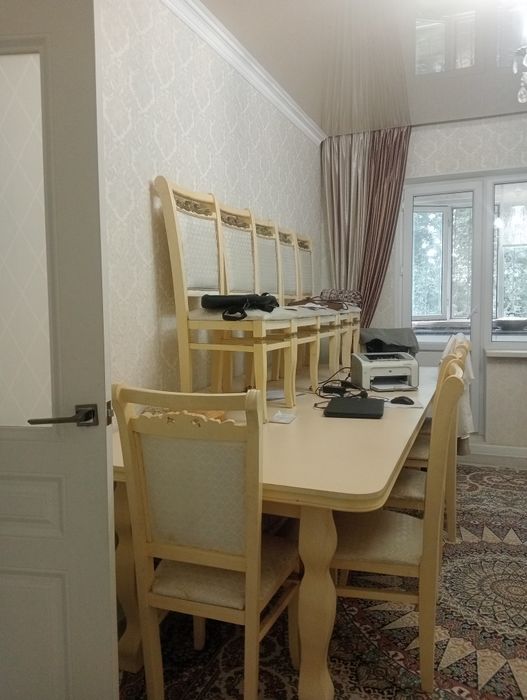 Продается стол и стулья