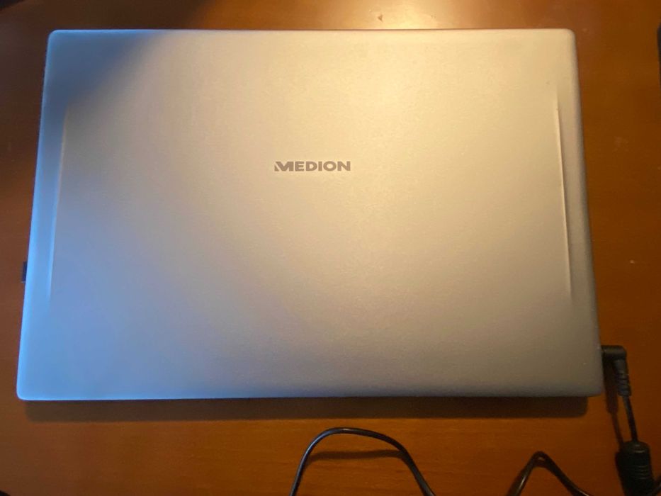 Лаптоп MEDION S6445 15.6" FULL HD – Intel Core i7-8565U / 16GB / 256 GB NVMe + 512 GB SSD
