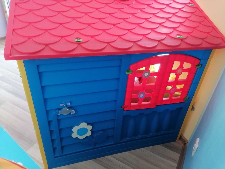 Детска пластмасова къщичка