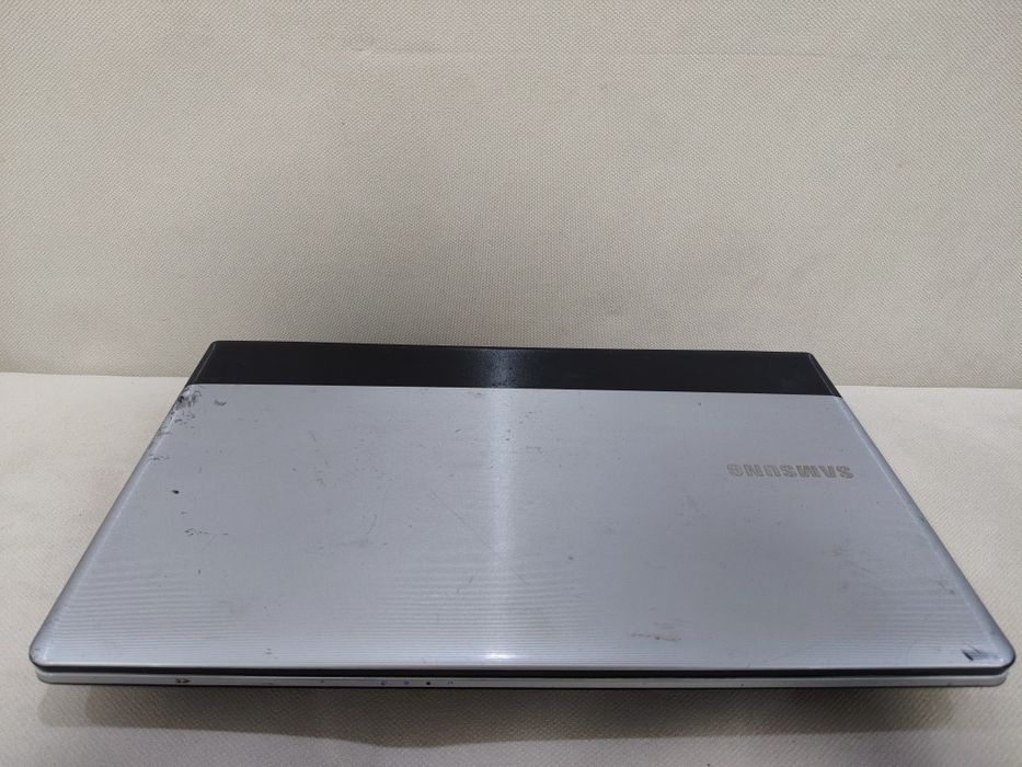 Ноутбук Samsung NP300E