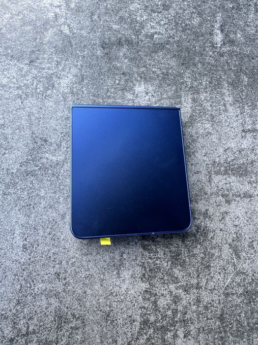 Vand/schimb Samsung Z Flip 7  blue 512 Gb 12 Ram neverlocked NOU zero minute!