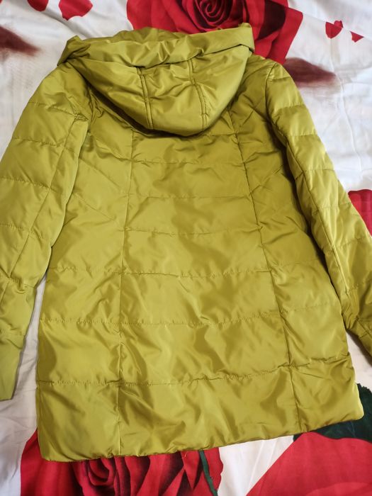 Продам курточку на весну-осень