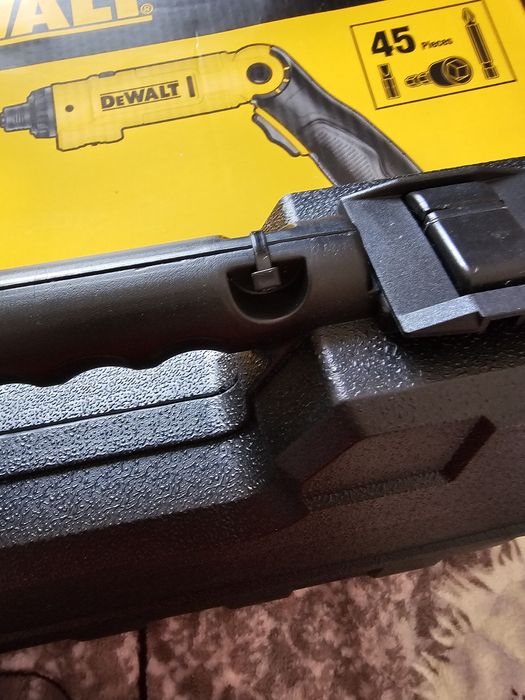 Отвертка, шуруповерт DeWALT