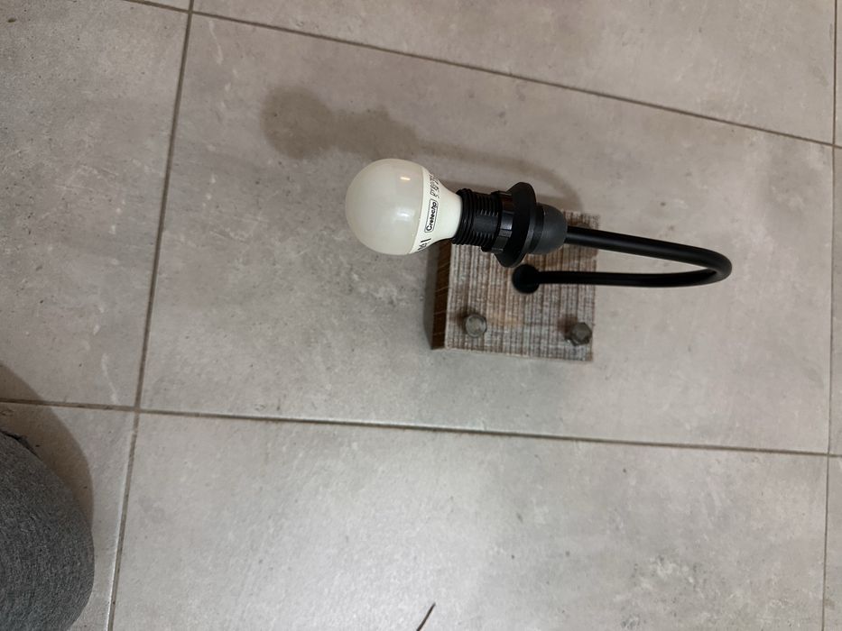 Aplica perete stil industrial