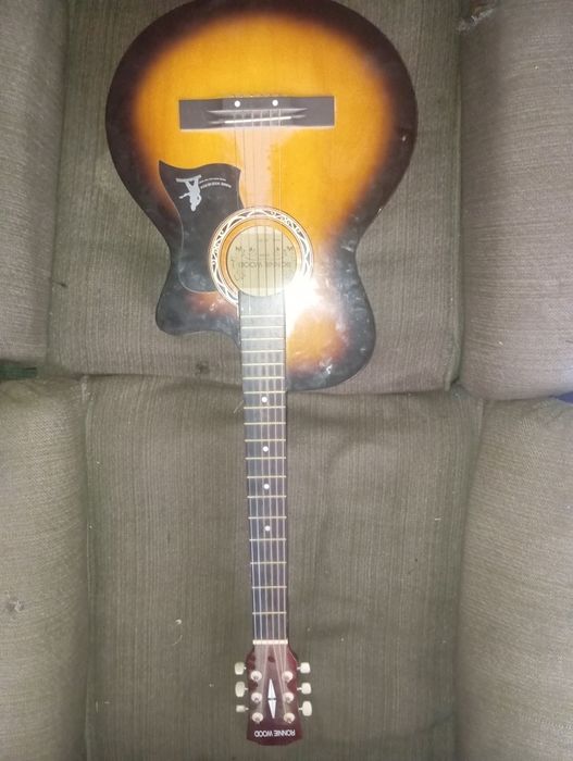 Gitara sotiladi oʻlchami 38